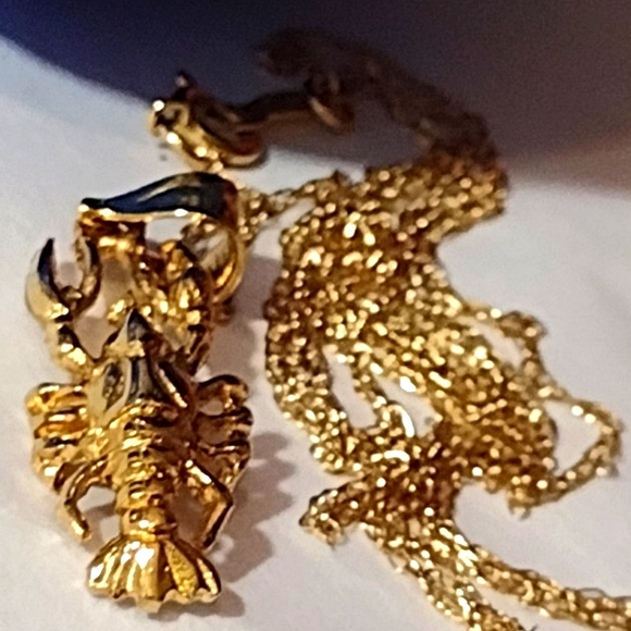 14KT 🦞 Lobster Lover .98gms. Gold Chain Upon Request for an additional fee. - Picture 2 of 6